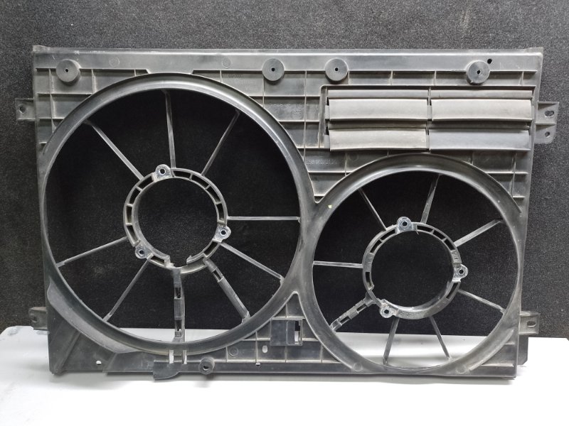 Диффузор вентилятора основного радиатора VOLKSWAGEN TIGUAN 08-17 1K0 121 207 BC Б/У