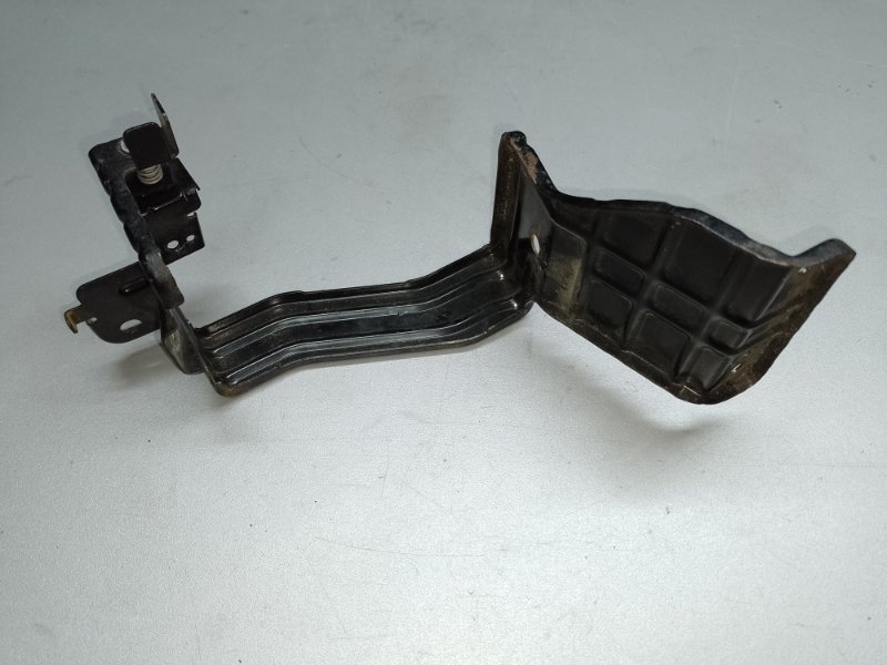 Кронштейн противотуманной фары левый CROSSTOUR 09-15