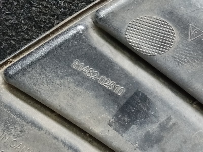 Заглушка ПТФ левая TOYOTA COROLLA E16 13-