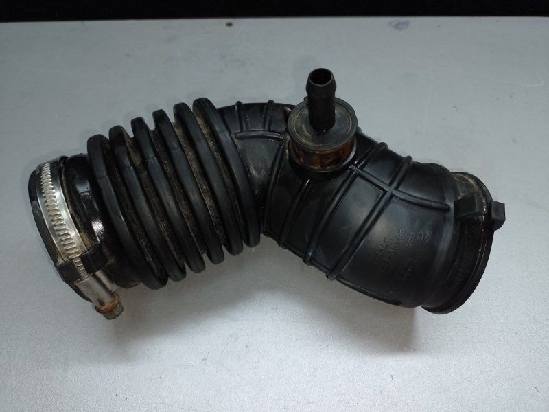 Патрубок воздушного фильтра HYUNDAI ELANTRA AD 16- 2017 AD 2.0 G4NH 28140-F2400 Б/У