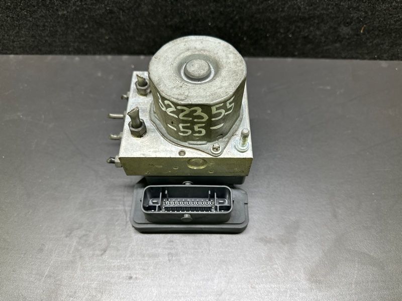 Блок ABS CAMRY 55 14-17 2015 ASV50 2.5 2ARFE