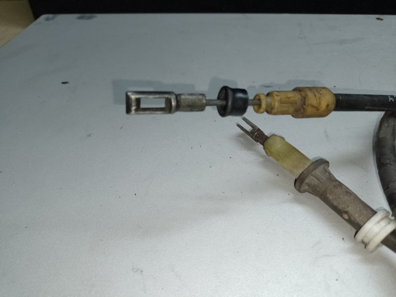 Трос стояночного тормоза правый E-CLASS W211 02-09 2007 W211 M272964 3.5