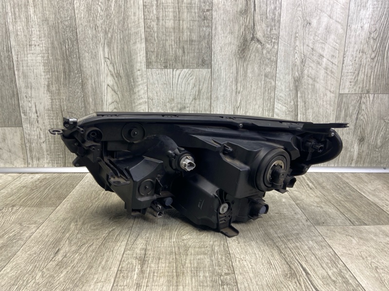 Фара правая TOYOTA RAV4 13-19 2.5 2ARFE