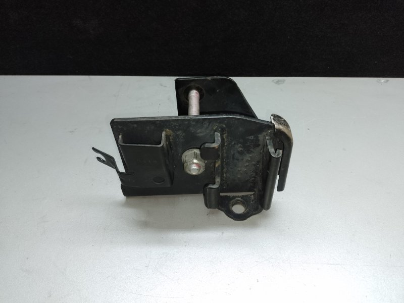 Крепление балки подвески заднее правое SENTRA B17 12-21 2013 1.8 MRA8DE