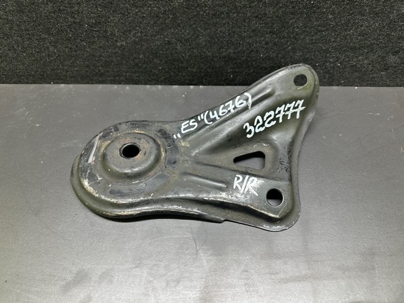 Крепление балки подвески заднее правое LEXUS ES300 ES330 01-06 2006 XV30 3.3 3MZFE 51023-33040 Б/У