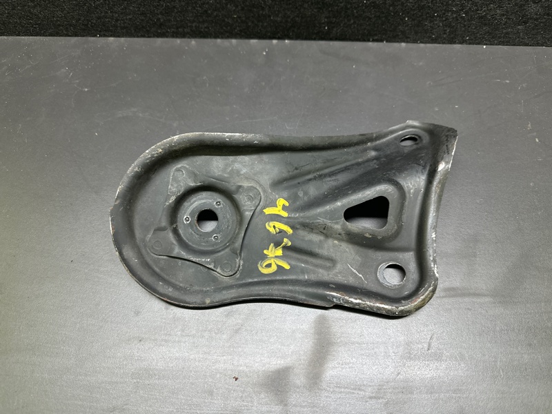 Крепление балки подвески заднее левое ES300 ES330 01-06 2006 XV30 3.3 3MZFE