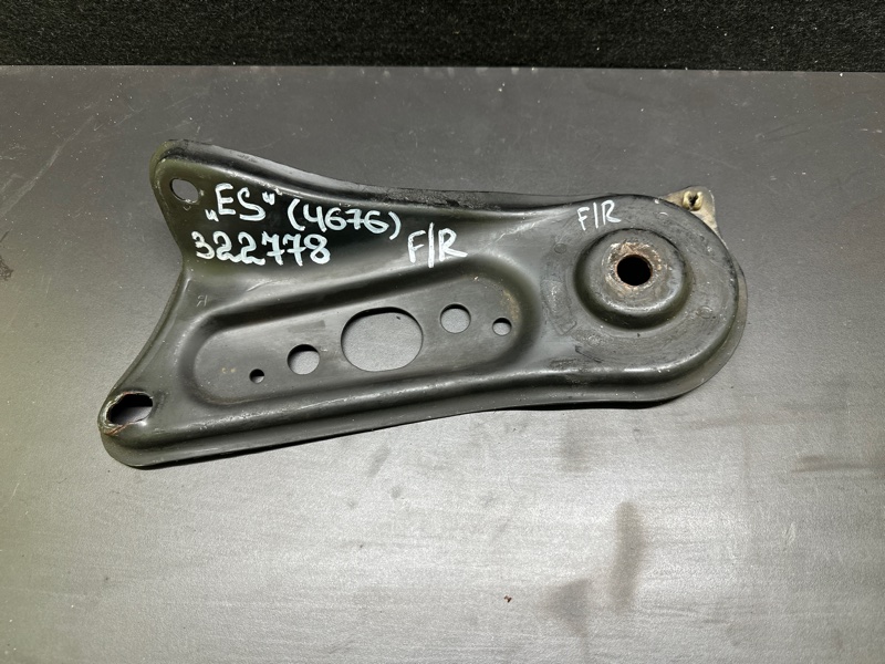 Крепление балки подвески переднее правое LEXUS ES300 ES330 01-06 2006 XV30 3.3 3MZFE 51035-33011 Б/У