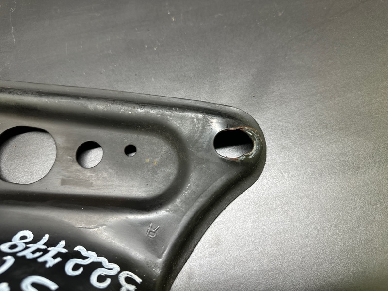 Крепление балки подвески переднее правое LEXUS ES300 ES330 01-06 XV30 3.3 3MZFE