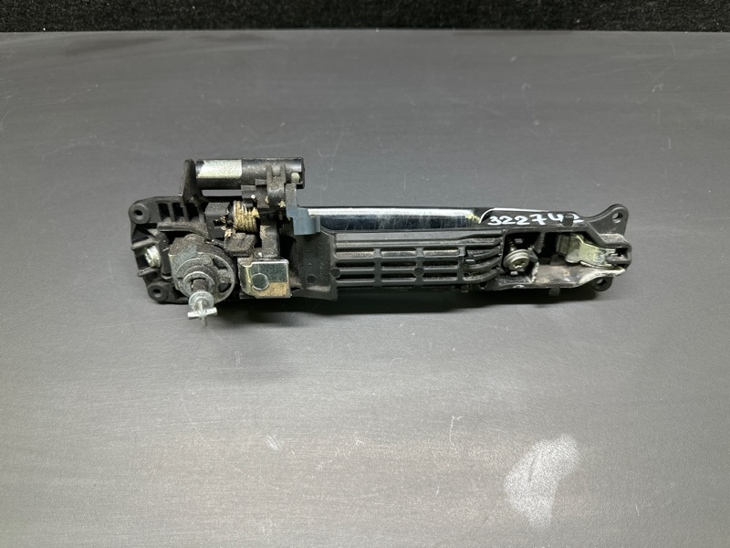 Ручка двери наружная передняя левая LEXUS ES300 ES330 01-06 XV30 3.3 3MZFE