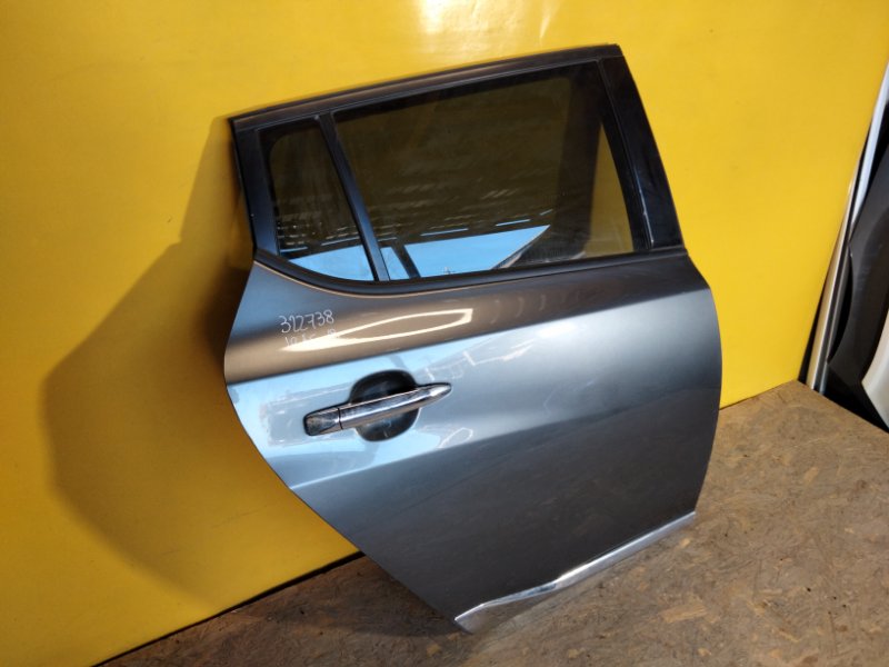 Дверь задняя правая LEAF 18-