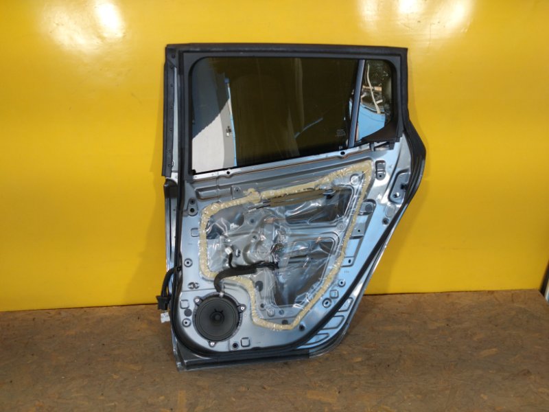 Дверь задняя правая LEAF 18-