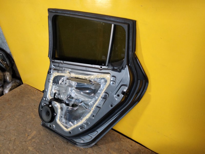 Дверь задняя правая LEAF 18-