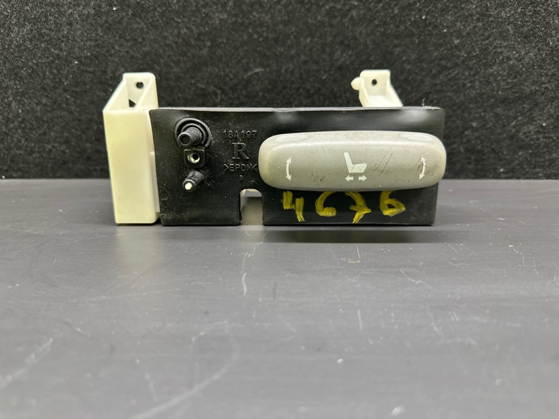 Кнопка регулировки сиденья передняя правая LEXUS ES300 ES330 01-06 2006 XV30 3.3 3MZFE 84070-33020 Б/У