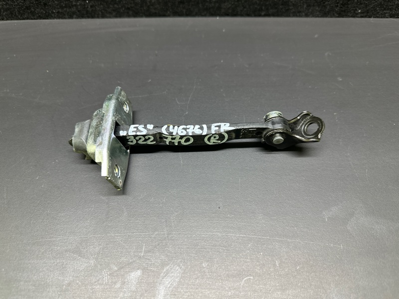 Запчасть ограничитель двери передний правый LEXUS ES300 ES330 01-06 2006 XV30 3.3 3MZFE 68610-33060 Б/У Ограничитель двери передний правый LEXUS ES300 ES330 01-06 2006 XV30 3.3 3MZFE 68610-33060 Б/У