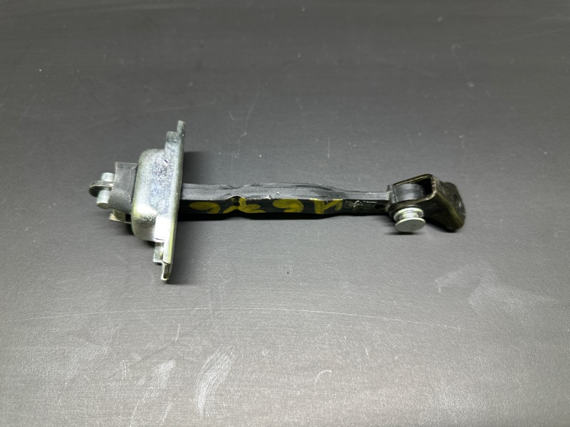 Ограничитель двери передний правый ES300 ES330 01-06 2006 XV30 3.3 3MZFE Ограничитель двери передний правый ES300 ES330 01-06 2006 XV30 3.3 3MZFE