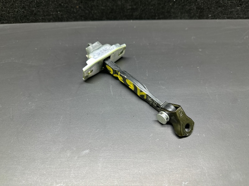 Ограничитель двери передний правый LEXUS ES300 ES330 01-06 XV30 3.3 3MZFE Ограничитель двери передний правый LEXUS ES300 ES330 01-06 XV30 3.3 3MZFE