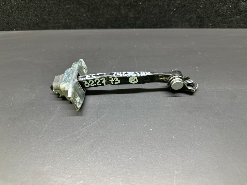 Запчасть ограничитель двери задний правый LEXUS ES300 ES330 01-06 2006 XV30 3.3 3MZFE 68630-33060 Б/У Ограничитель двери задний правый LEXUS ES300 ES330 01-06 2006 XV30 3.3 3MZFE 68630-33060 Б/У