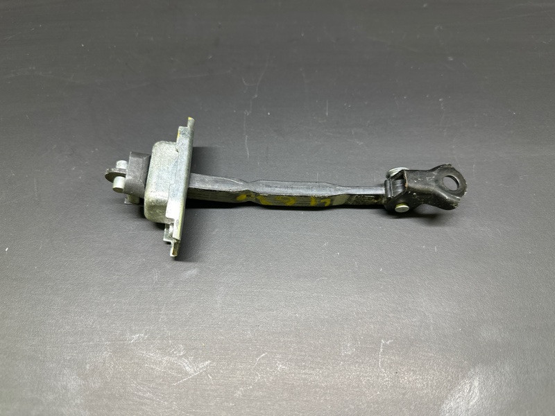 Ограничитель двери задний правый ES300 ES330 01-06 2006 XV30 3.3 3MZFE Ограничитель двери задний правый ES300 ES330 01-06 2006 XV30 3.3 3MZFE