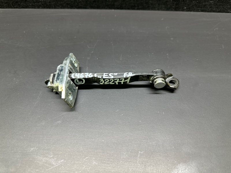 Запчасть ограничитель двери передний левый LEXUS ES300 ES330 01-06 2006 XV30 3.3 3MZFE 68620-33060 Б/У Ограничитель двери передний левый LEXUS ES300 ES330 01-06 2006 XV30 3.3 3MZFE 68620-33060 Б/У