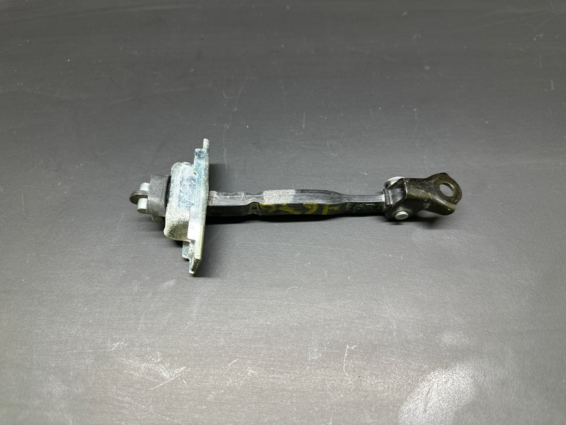 Ограничитель двери передний левый ES300 ES330 01-06 2006 XV30 3.3 3MZFE Ограничитель двери передний левый ES300 ES330 01-06 2006 XV30 3.3 3MZFE