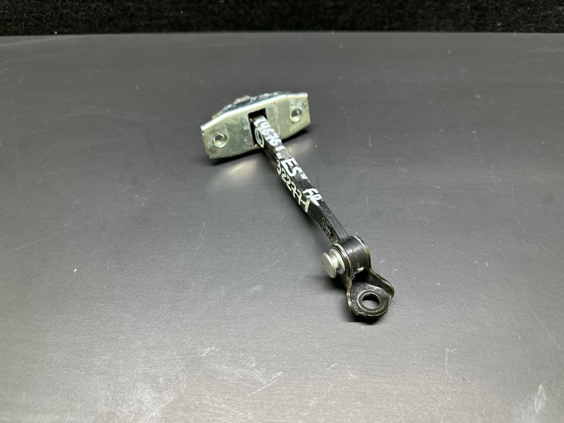 Ограничитель двери передний левый LEXUS ES300 ES330 01-06 XV30 3.3 3MZFE Ограничитель двери передний левый LEXUS ES300 ES330 01-06 XV30 3.3 3MZFE