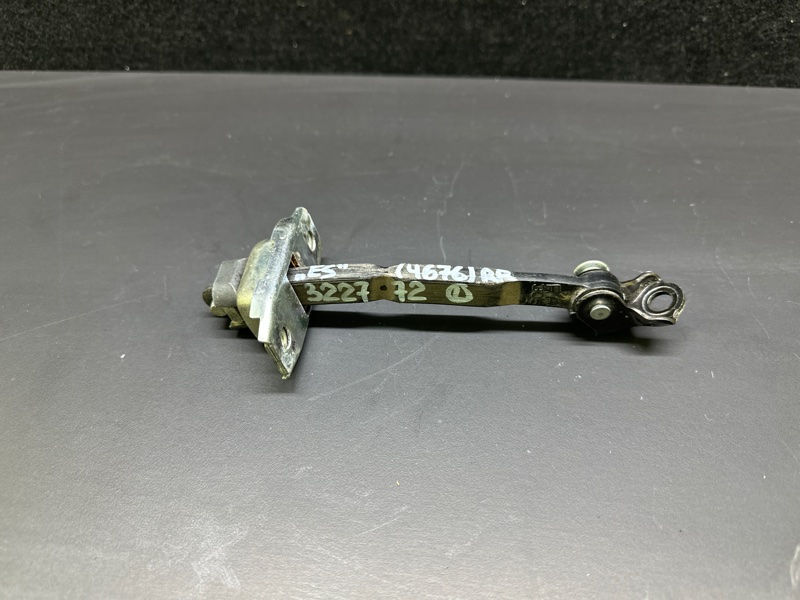 Запчасть ограничитель двери задний левый LEXUS ES300 ES330 01-06 2006 XV30 3.3 3MZFE 68640-33060 Б/У Ограничитель двери задний левый LEXUS ES300 ES330 01-06 2006 XV30 3.3 3MZFE 68640-33060 Б/У