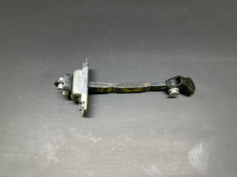 Ограничитель двери задний левый ES300 ES330 01-06 2006 XV30 3.3 3MZFE Ограничитель двери задний левый ES300 ES330 01-06 2006 XV30 3.3 3MZFE