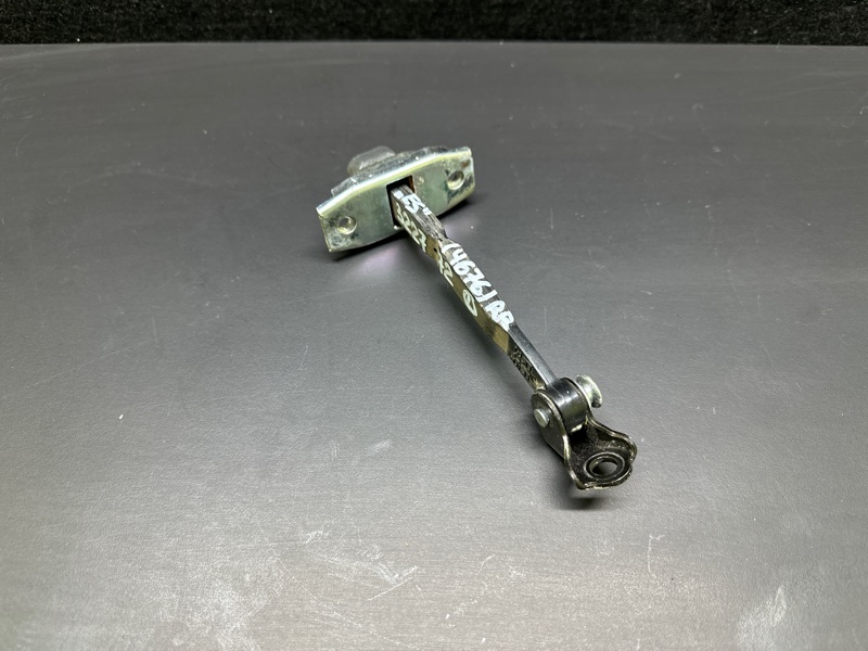 Ограничитель двери задний левый LEXUS ES300 ES330 01-06 XV30 3.3 3MZFE Ограничитель двери задний левый LEXUS ES300 ES330 01-06 XV30 3.3 3MZFE