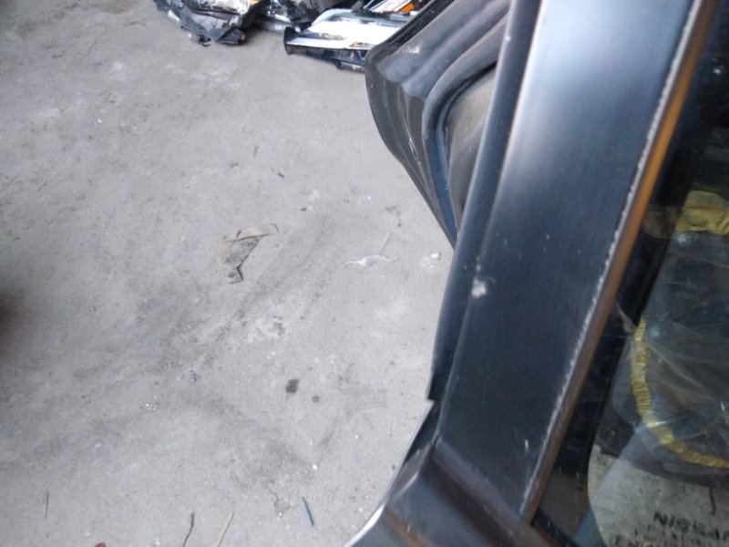 Дверь задняя правая LEAF 18-