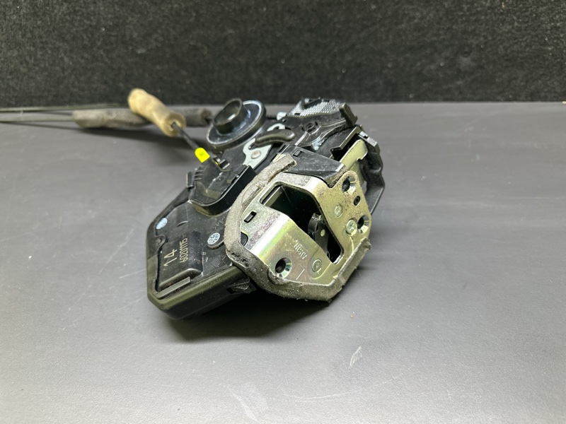 Замок двери задний левый LEXUS ES300 ES330 01-06 2006 XV30 3.3 3MZFE 69060-33111 Б/У