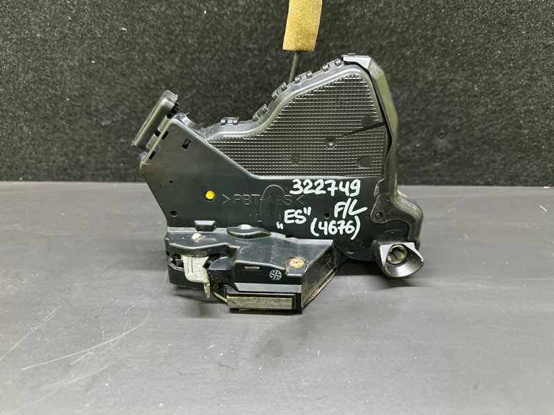 Замок двери передний левый LEXUS ES300 ES330 01-06 XV30 3.3 3MZFE Замок двери передний левый LEXUS ES300 ES330 01-06 XV30 3.3 3MZFE