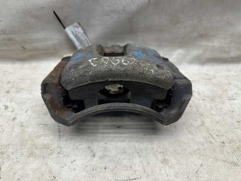 Суппорт тормозной передний левый COROLLA 150 06-13