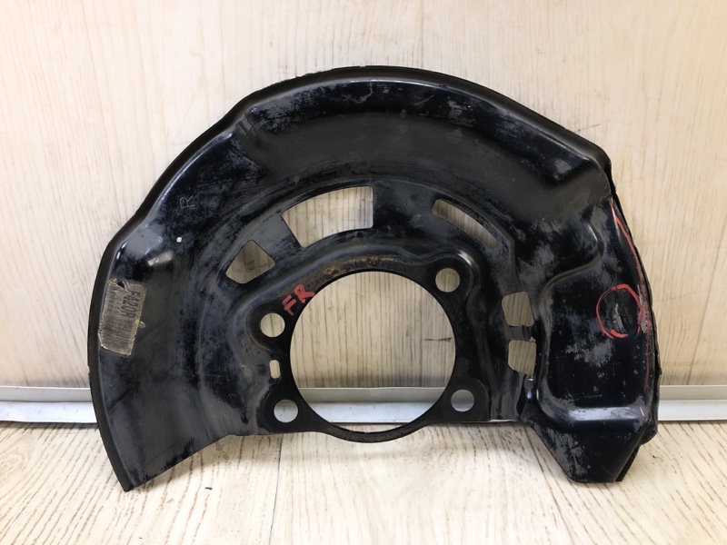 Защита тормозного диска передняя правая RAV4 13-19 2016 2.5 2ARFE