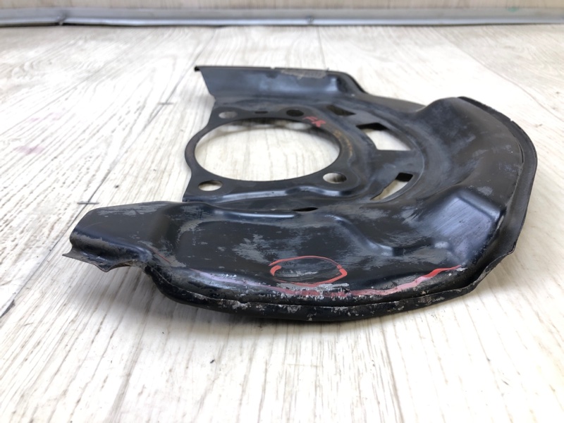 Защита тормозного диска передняя правая RAV4 13-19 2016 2.5 2ARFE