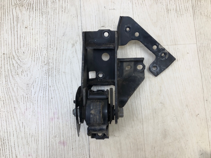 Запчасть подушка двигателя TOYOTA RAV4 13-19 2016 2.5 2ARFE 1236136130 Б/У Подушка двигателя TOYOTA RAV4 13-19 2016 2.5 2ARFE 1236136130 Б/У