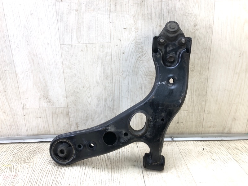 Рычаг передней подвески нижний правый RAV4 13-19 2016 2.5 2ARFE