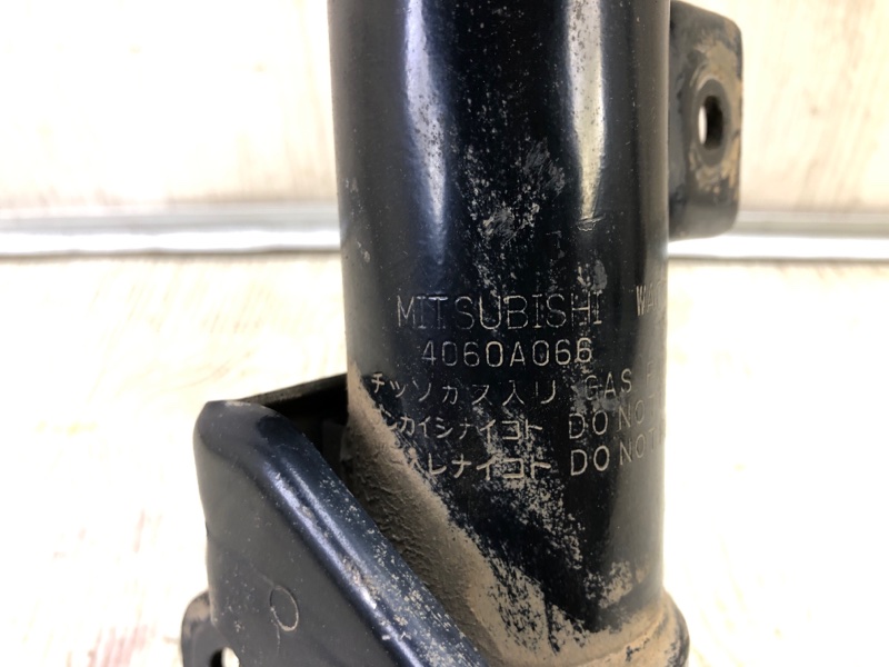 Амортизатор передний правый LANCER X 10 07-15 2010 2.0 4B11