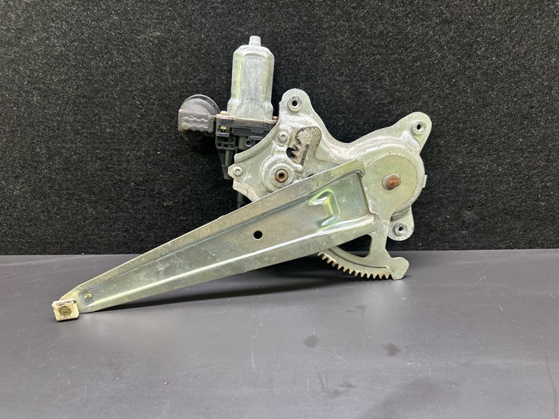 Стеклоподъемник задний правый GX470 02-09 2003 UZJ120L 4.7 2UZFE