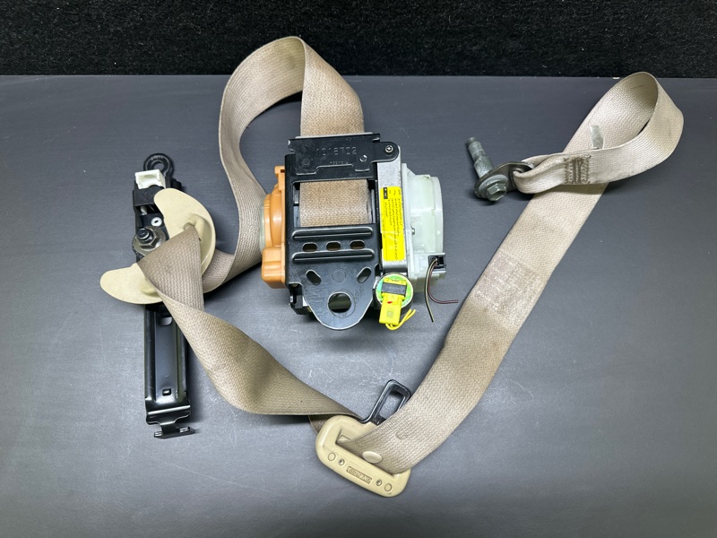 Ремень безопасности передний правый LEXUS GX470 02-09 UZJ120L 4.7 2UZFE