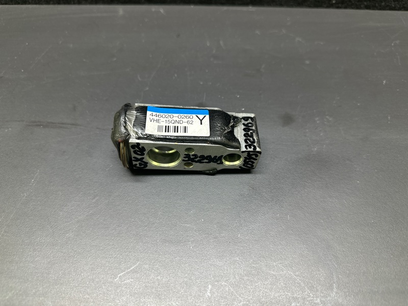 Запчасть клапан кондиционера передний LEXUS GX470 02-09 2003 UZJ120L 4.7 2UZFE 88515-60120 Б/У Клапан кондиционера передний LEXUS GX470 02-09 2003 UZJ120L 4.7 2UZFE 88515-60120 Б/У