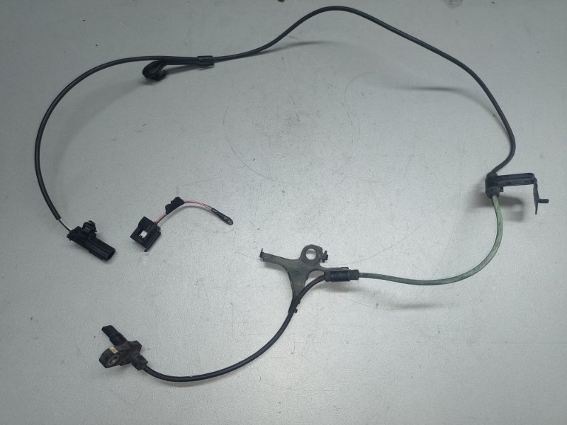 Датчик ABS передний правый TOYOTA PRIUS C/AQUA 11-14 2013 NHP10L 1NZ-FXE 1.5L 89542-52100 Б/У