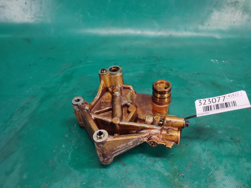 Запчасть кронштейн правый MAZDA CX-9 06-16 2007 3.7 CY01-10-660 Б/У Кронштейн правый MAZDA CX-9 06-16 2007 3.7 CY01-10-660 Б/У