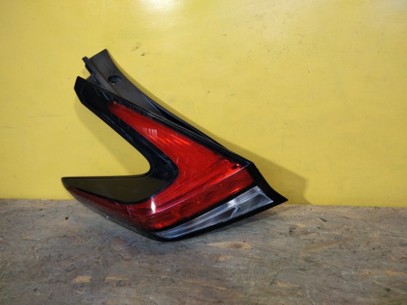 Фонарь наружный левый LEAF 18-