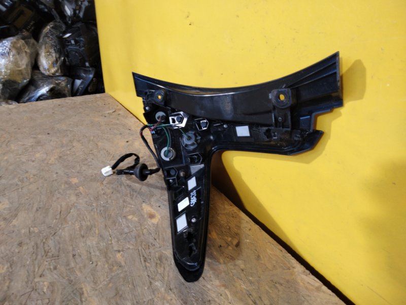 Фонарь наружный левый LEAF 18-