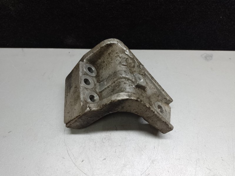 Кронштейн двигателя правый OUTLANDER 03-07 2003 2.4 4G69