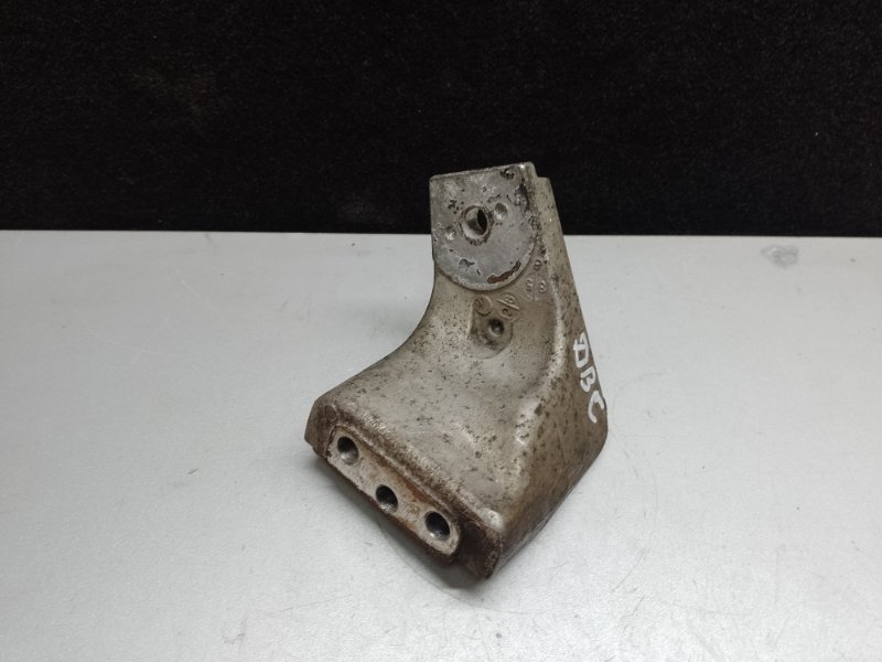 Кронштейн двигателя правый MITSUBISHI OUTLANDER 03-07 2.4 4G69