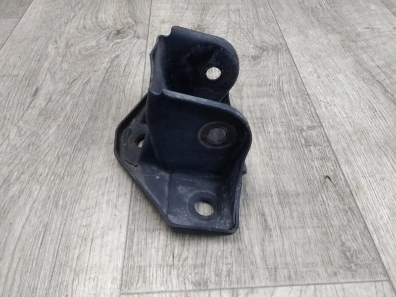 Крепление балки подвески заднее левое VENZA 09-16 2009 3.5 2GR-FE