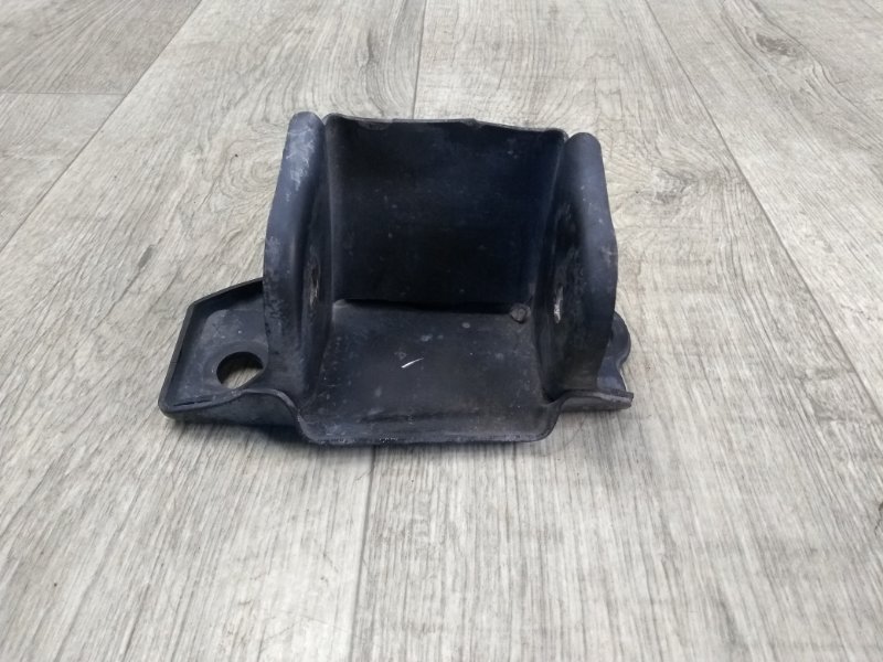 Крепление балки подвески заднее левое VENZA 09-16 2009 3.5 2GR-FE