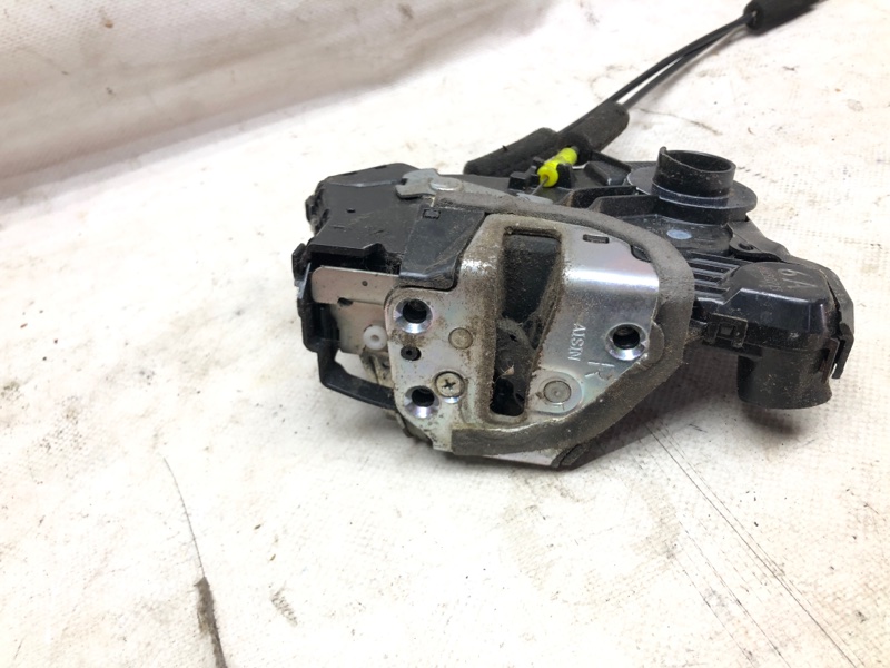 Замок двери передний правый TOYOTA CAMRY 40 06-11