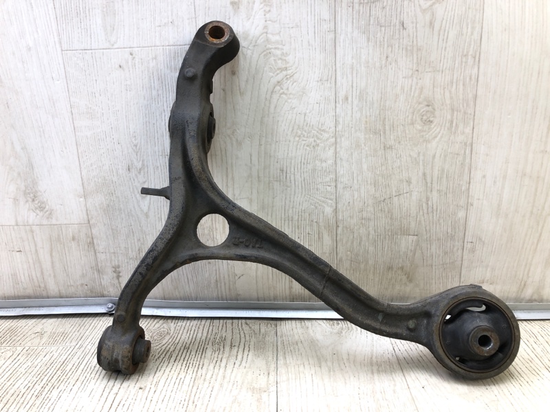 Рычаг передней подвески нижний правый ACCORD CU8 / TSX 08-14 2012 2.4L